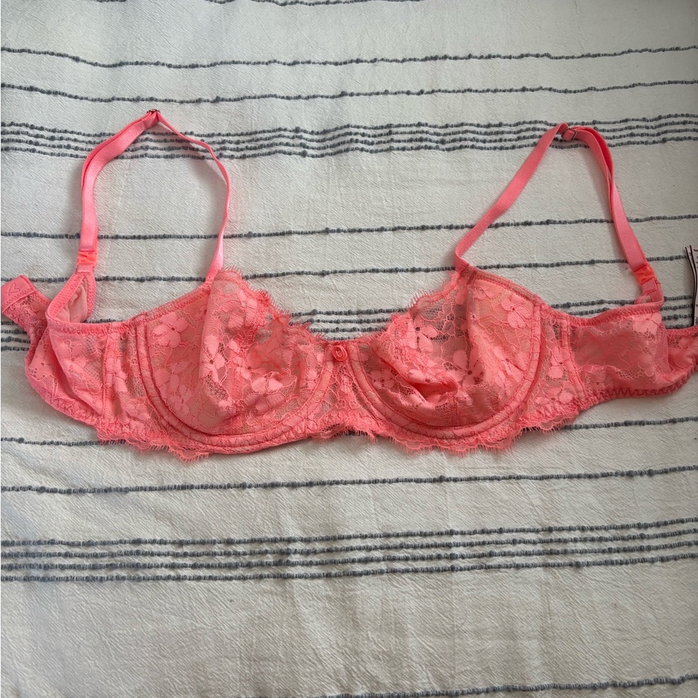 Victoria's Secret Coral Lace Underwire Bra